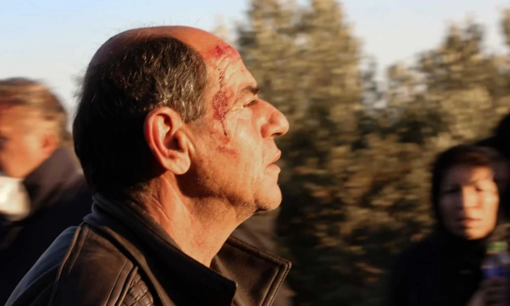 Eικόνες ''πολέμου'' στη Λέσβο: Χτυπούν πολίτες τα ΜΑΤ - Σε ξεσηκωμό καλούν οι ιερείς